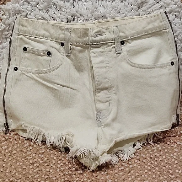 Carmar White Denim Shorts - Picture 11 of 11